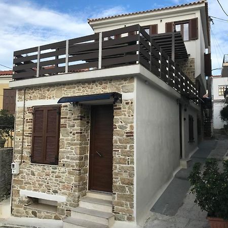 הוילה קארלובאסי Samos Marias' Stone House 1 מראה חיצוני תמונה