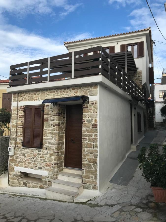 הוילה קארלובאסי Samos Marias' Stone House 1 מראה חיצוני תמונה