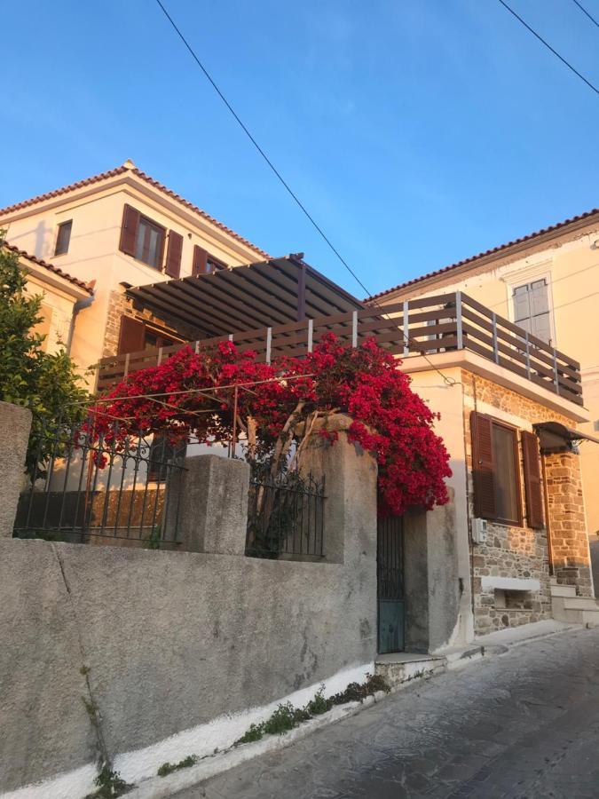 הוילה קארלובאסי Samos Marias' Stone House 1 מראה חיצוני תמונה